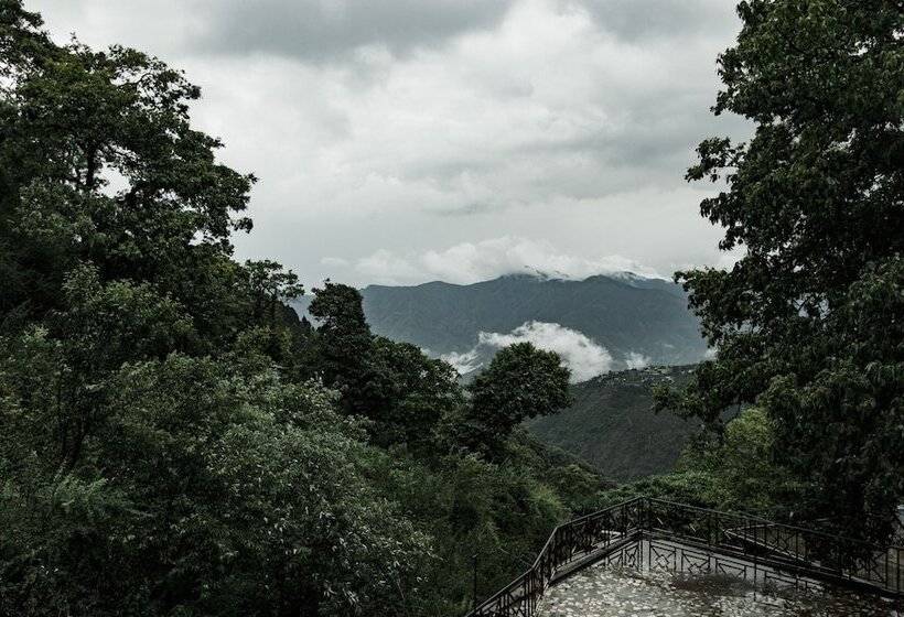 Itsy Hotels Peak View, 300 Mts From Mall Road