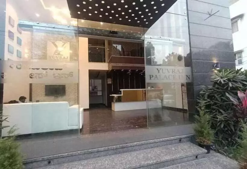 Aamiaismajoitus (B&B) Yuvraj Palace Inn