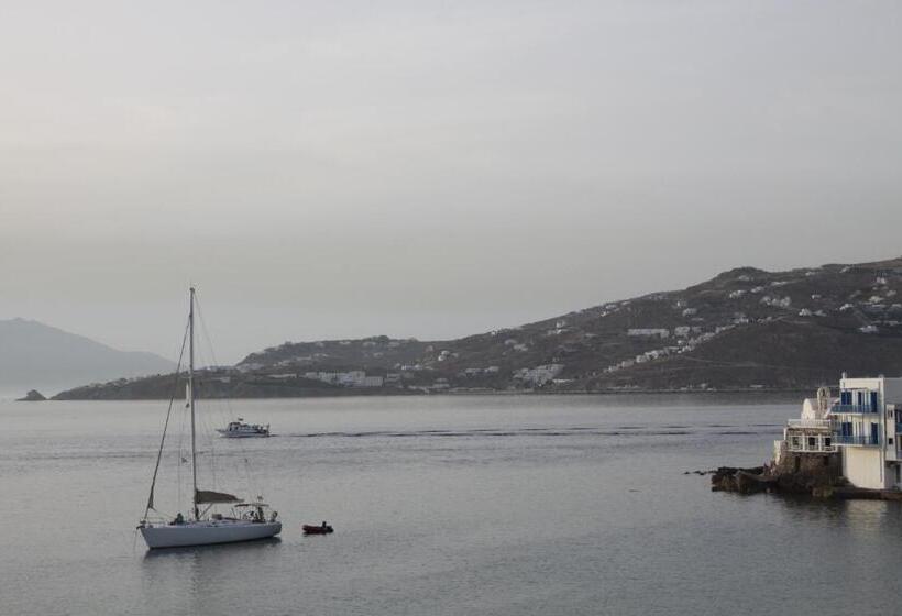 Отель Bluetopia Suites