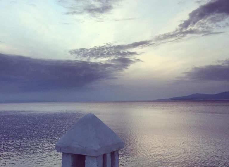 Отель Bluetopia Suites