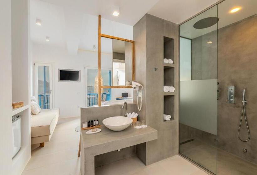 Отель Bluetopia Suites