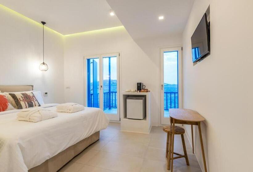 Отель Bluetopia Suites