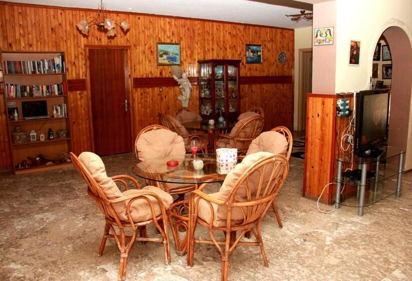 בית מלון כפרי Dimitra Sun