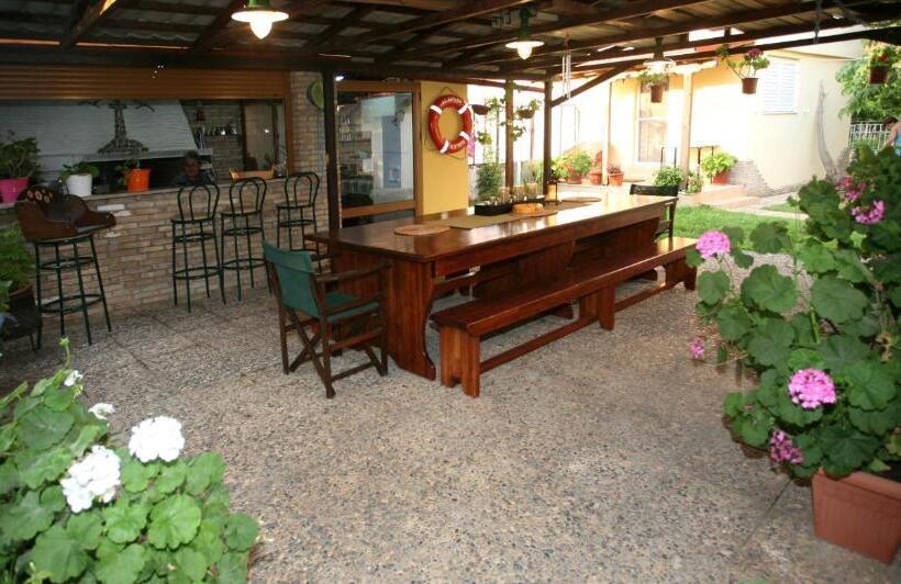 فندق Ionio Gastronomy Suites