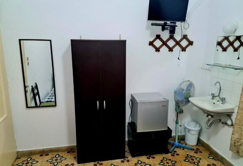 پانسیون Avra Rooms