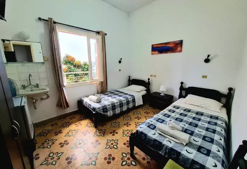 پانسیون Avra Rooms