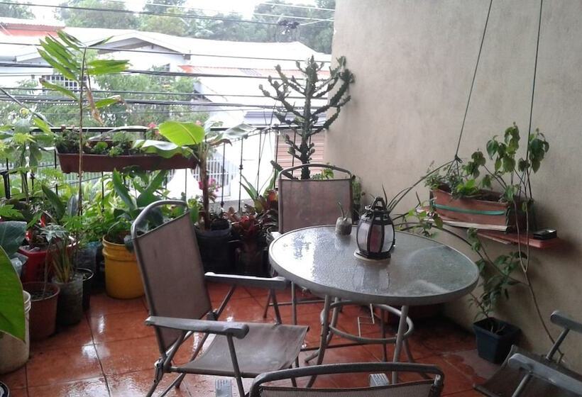 Costa Rica Love Apartments & Rooms   Hostel