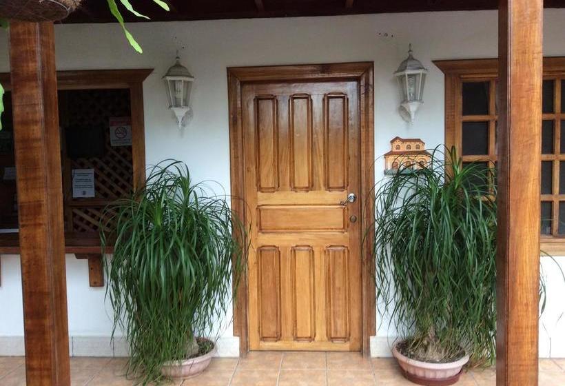 هتل Cabinas Tropical