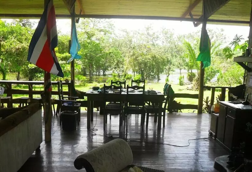 هتل Caño Negro Wetlands Lodge