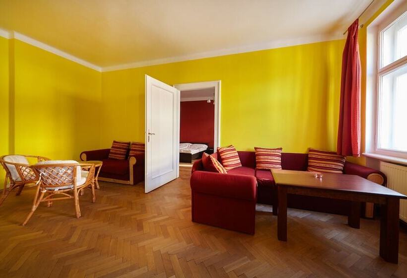 فندق Hostel Foster