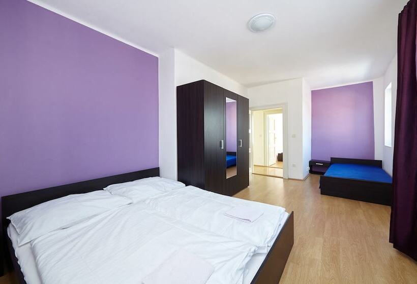 فندق Hostel Foster