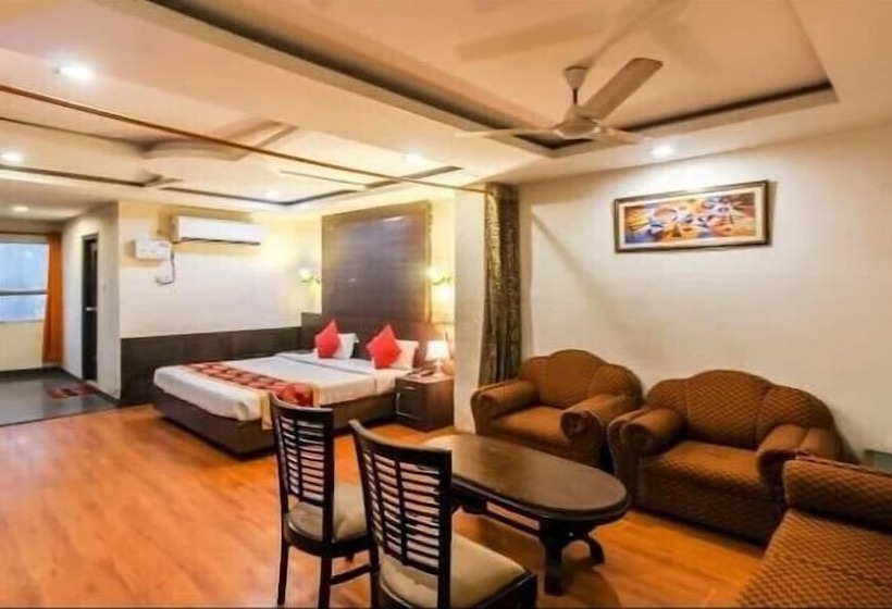 בית מלון כפרי Monarch Inn