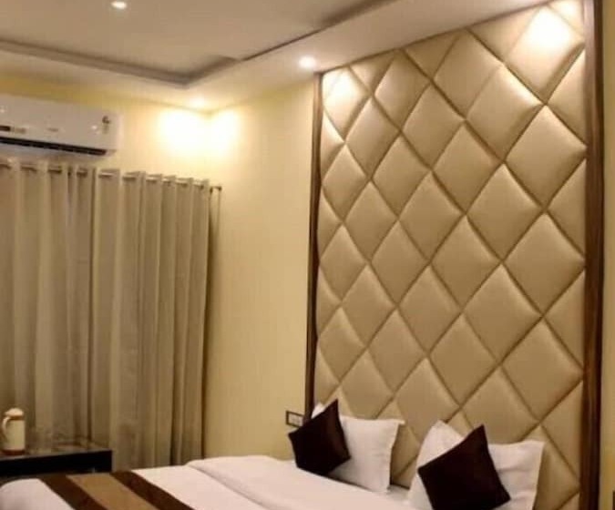 בית מלון כפרי Monarch Inn