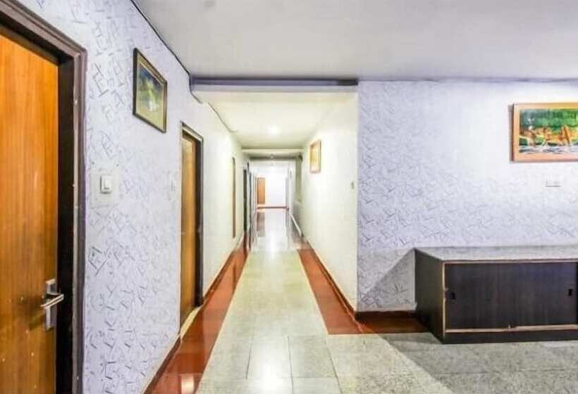 בית מלון כפרי Monarch Inn