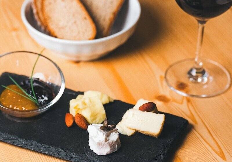 فندق Monastery Garden Bistro & Rooms