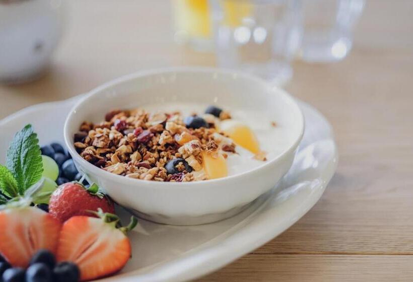 فندق Monastery Garden Bistro & Rooms