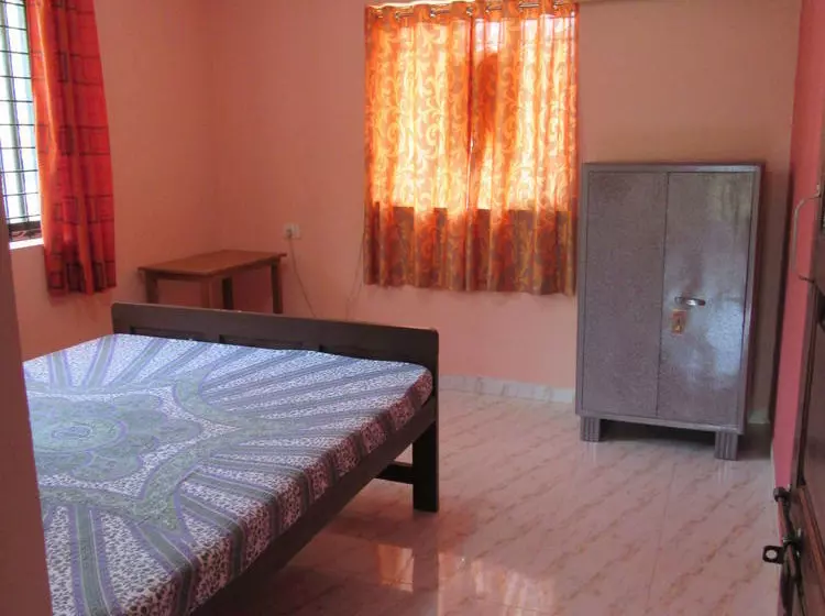 Majatalo Mandrem Beach Guest House Goa