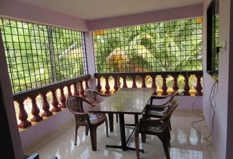 Majatalo Mandrem Beach Guest House Goa