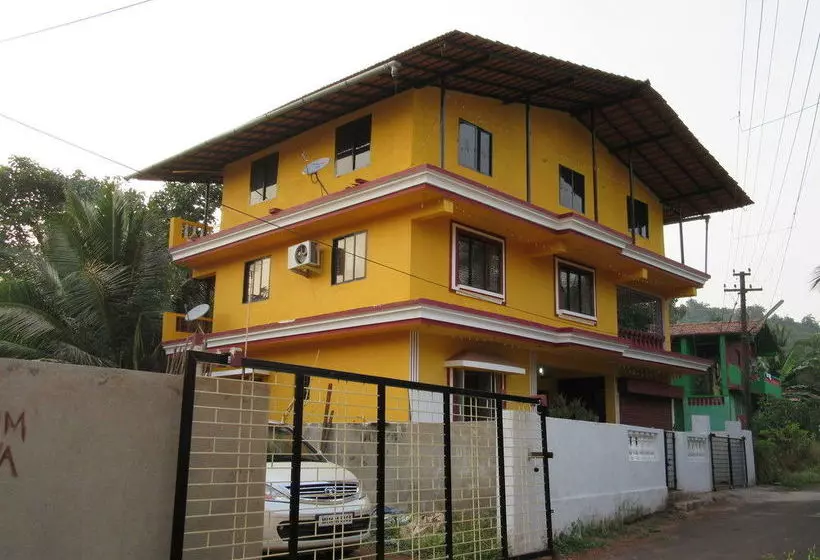 Majatalo Mandrem Beach Guest House Goa