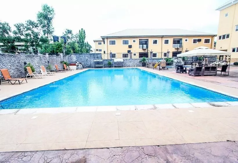 هتل Aaron's Place