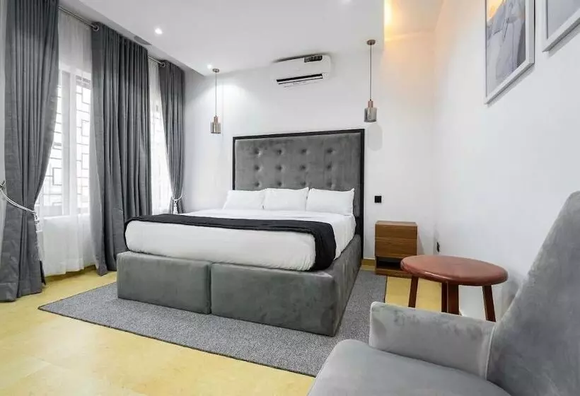 هتل Aaron's Place