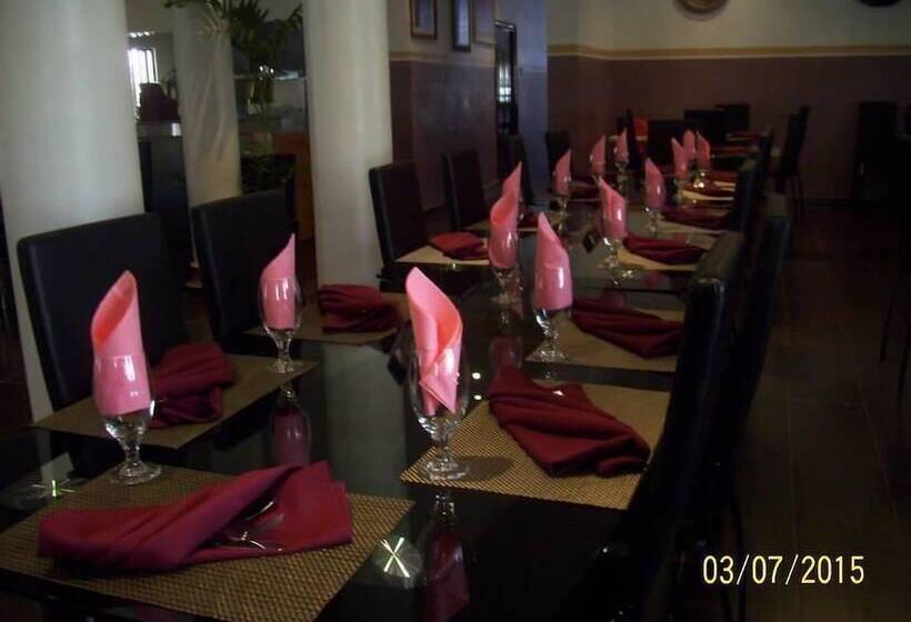 هتل Aaron's Place