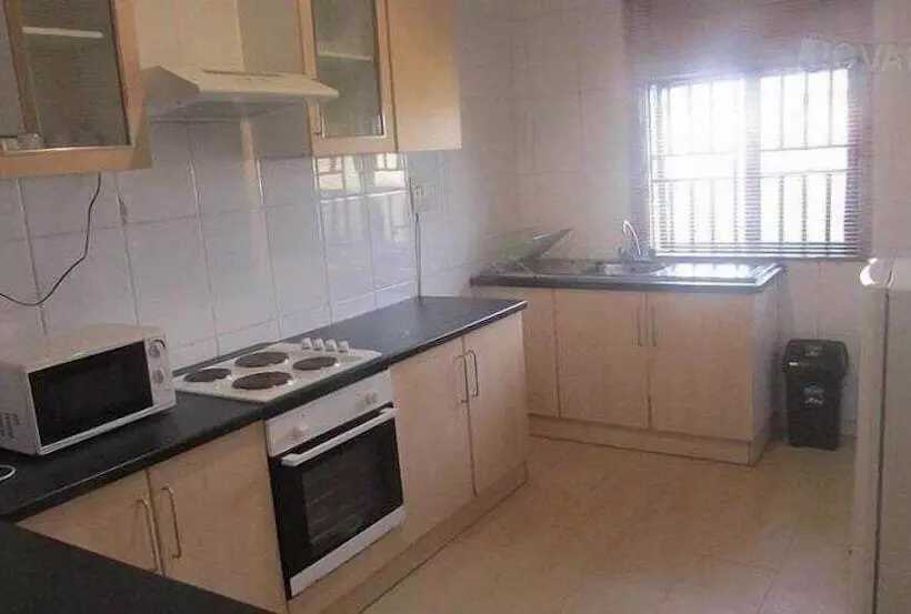 هتل Aaron's Place