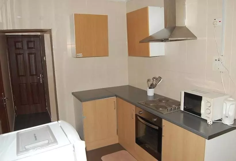 هتل Aaron's Place