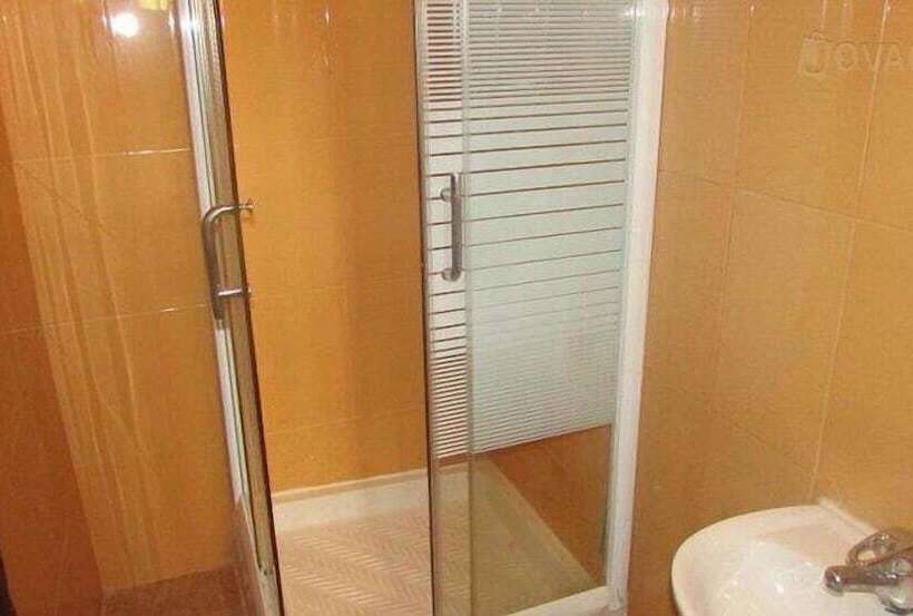 هتل Aaron's Place