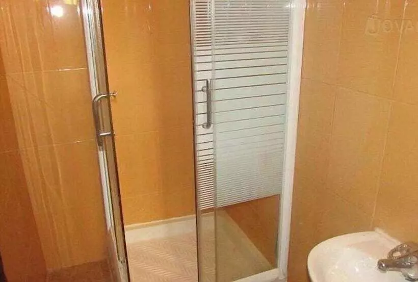 هتل Aaron's Place