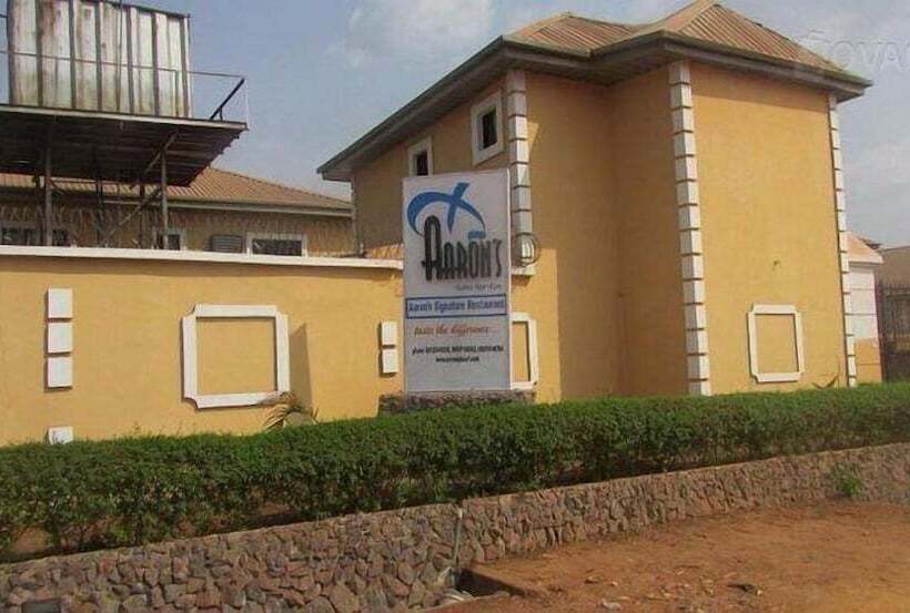 هتل Aaron's Place