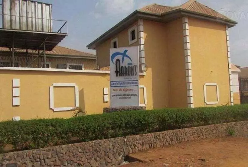 هتل Aaron's Place