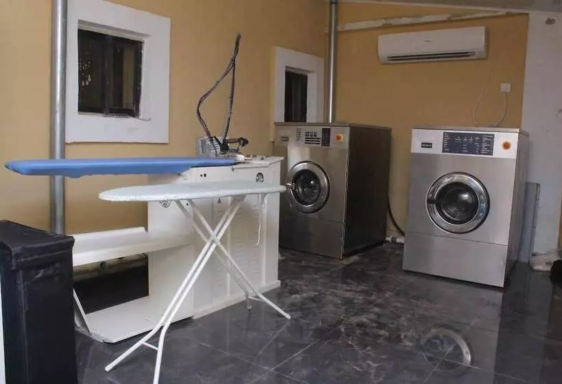 هتل Aaron's Place