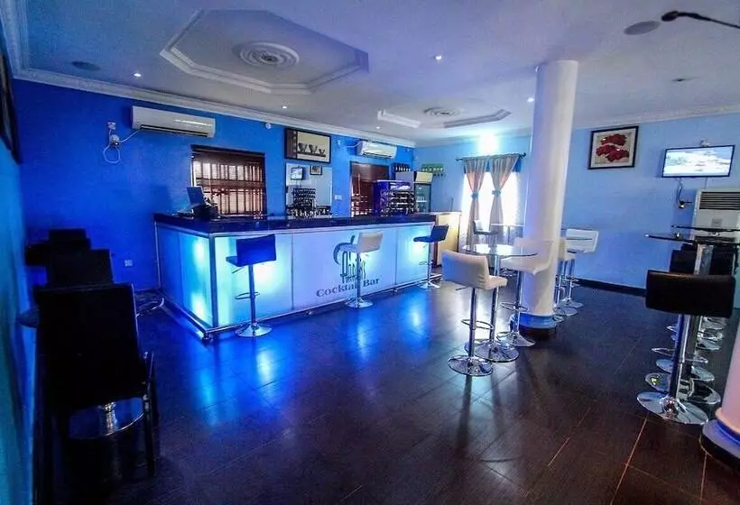 هتل Aaron's Place