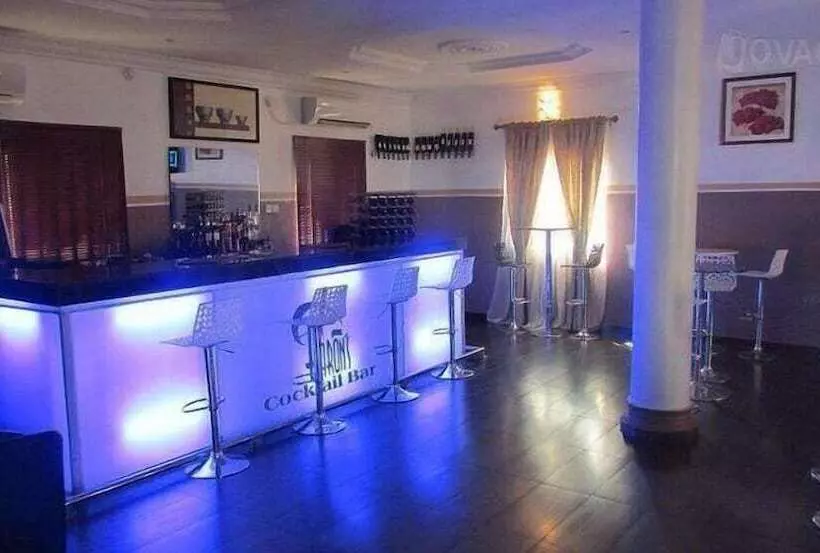 هتل Aaron's Place