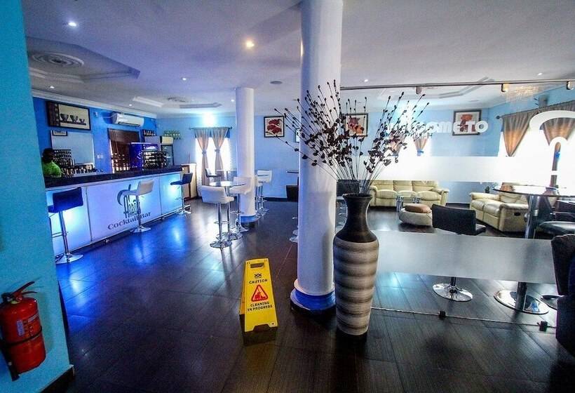 هتل Aaron's Place