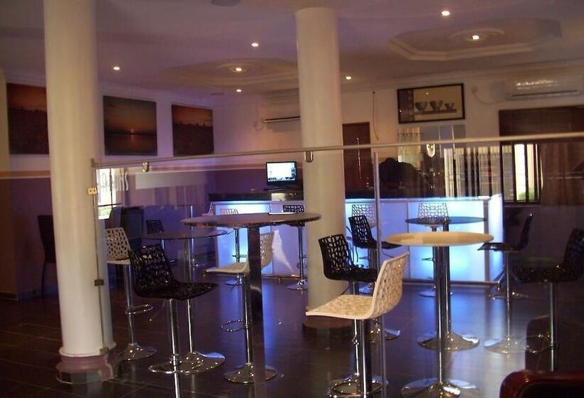 هتل Aaron's Place