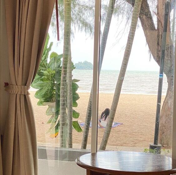 בית מלון כפרי Laem Sing Natural Beach Resort