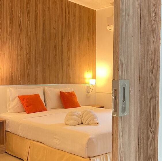 בית מלון כפרי Laem Sing Natural Beach Resort