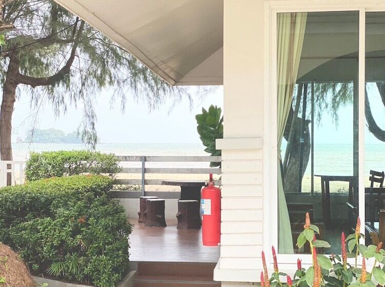 בית מלון כפרי Laem Sing Natural Beach Resort