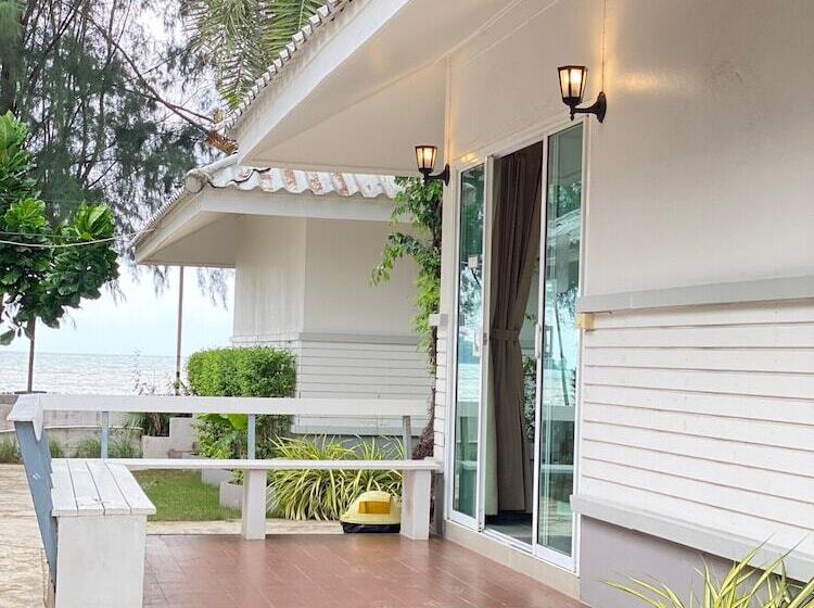 בית מלון כפרי Laem Sing Natural Beach Resort