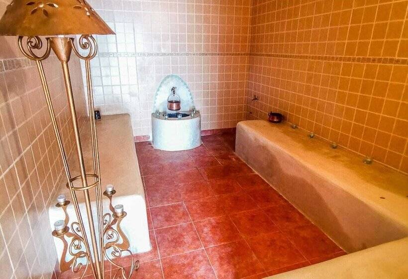 בית מלון כפרי Out Of Medina