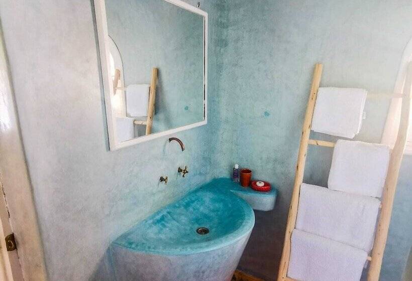 בית מלון כפרי Out Of Medina