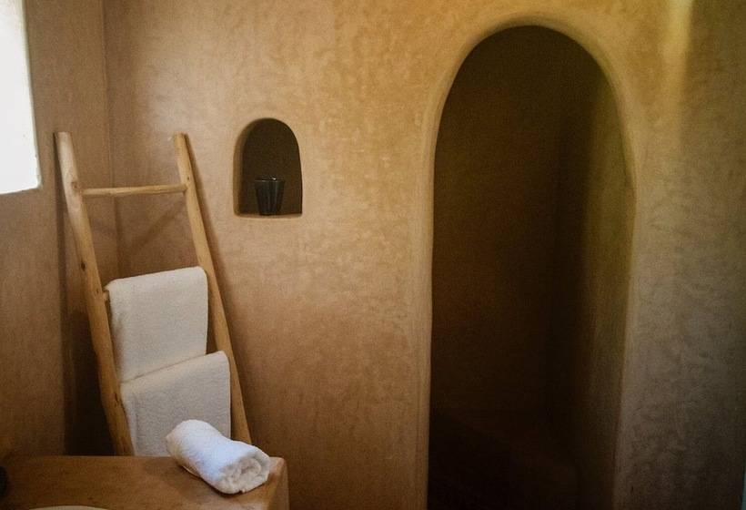 בית מלון כפרי Out Of Medina