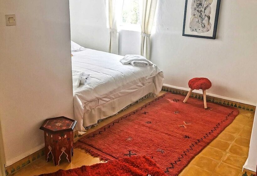 בית מלון כפרי Out Of Medina