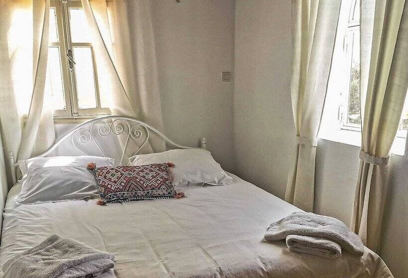 בית מלון כפרי Out Of Medina