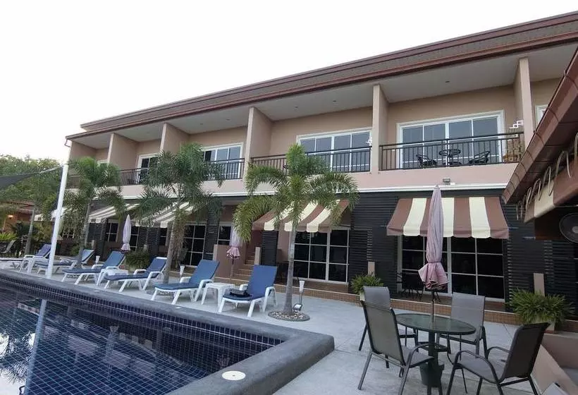 4 Palms Resort