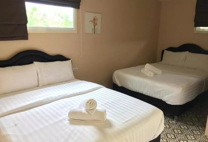 4 Palms Resort