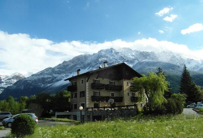 בית מלון כפרי Alpi & Golf