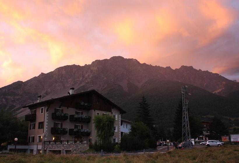 בית מלון כפרי Alpi & Golf